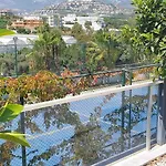 A Dreamy Luxury One-bedroom With Special Views Of The Forest, Sea And Sunset Apartamento